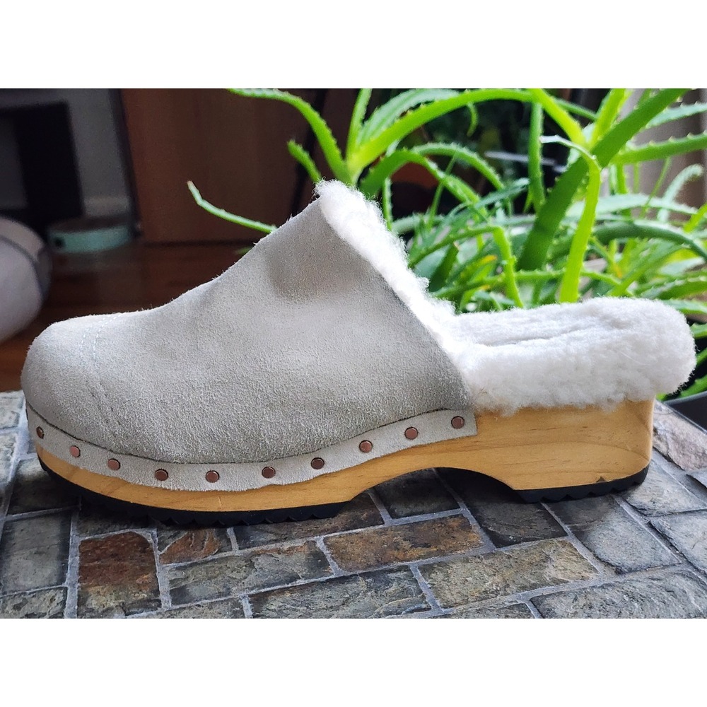 Free People Cedar Clogs Grey Suede Genuine Shearling Lined Wooden Mules Size 8.5